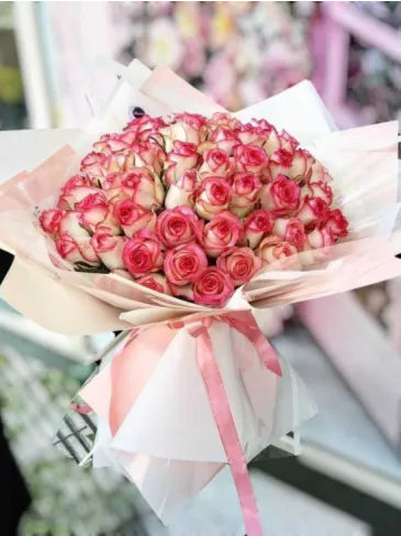 Buchet din 51 de trandafiri Jumilia