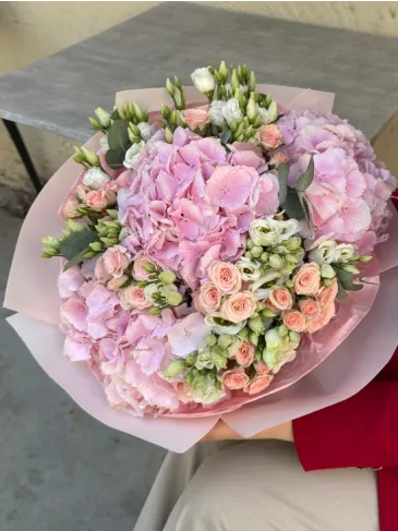 Bouquet of hydrangea, lisianthus and spray rose "Thea"