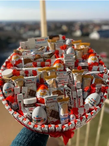Cutia cadou „Kinder Surpriză”