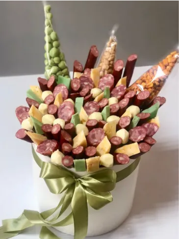 Шляпная коробка с закусками 