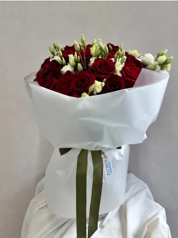 Bouquet of red roses and eustoma "Miroslava"