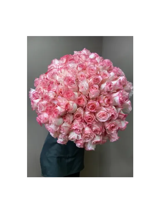 Buchet din 101 trandafiri roz „Jumilia”