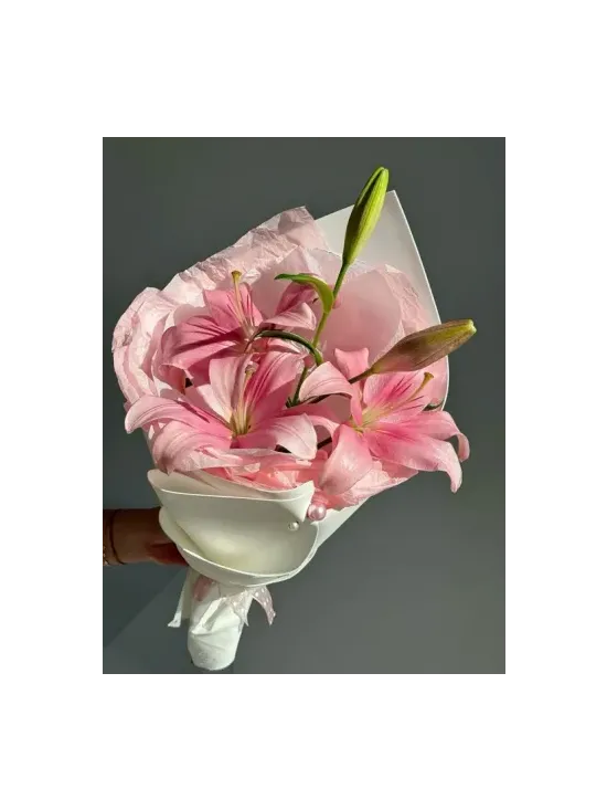 Buchet de crini roz „Melinda”