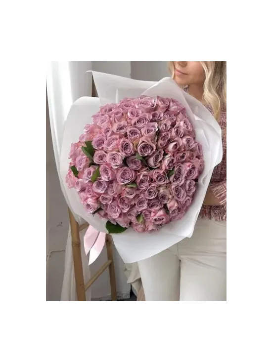 Buchet din 101 trandafiri mov „Anabel”