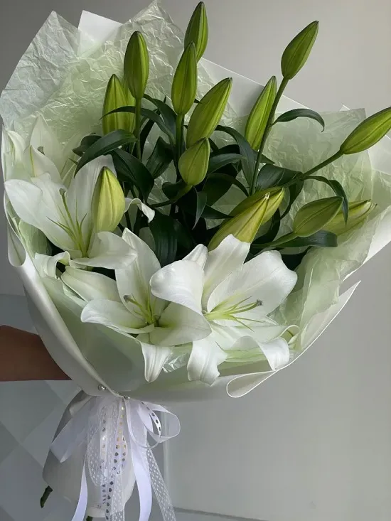 Bouquet of white lilies "Lilia"