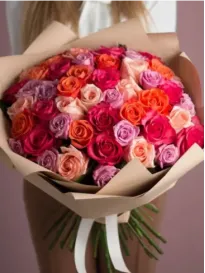 Buchet din 51 de trandafiri multicolori „Tiffany”