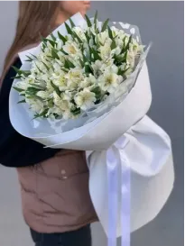 Buchet de alstroemerii albe „Leia”