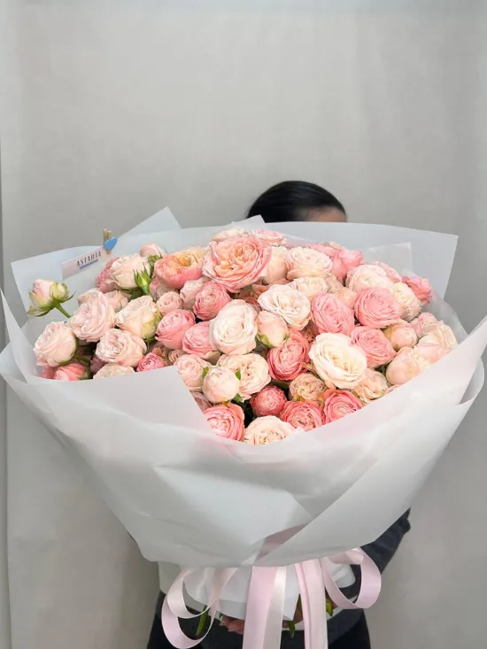 Buchet din trandafiri spray „Vivien”